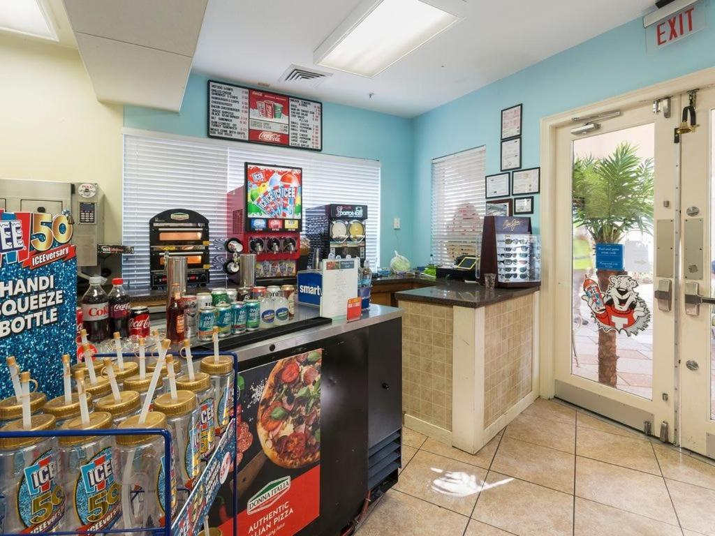Spacious 4br Themed Rooms, Pool, Near Holiday home Orlando