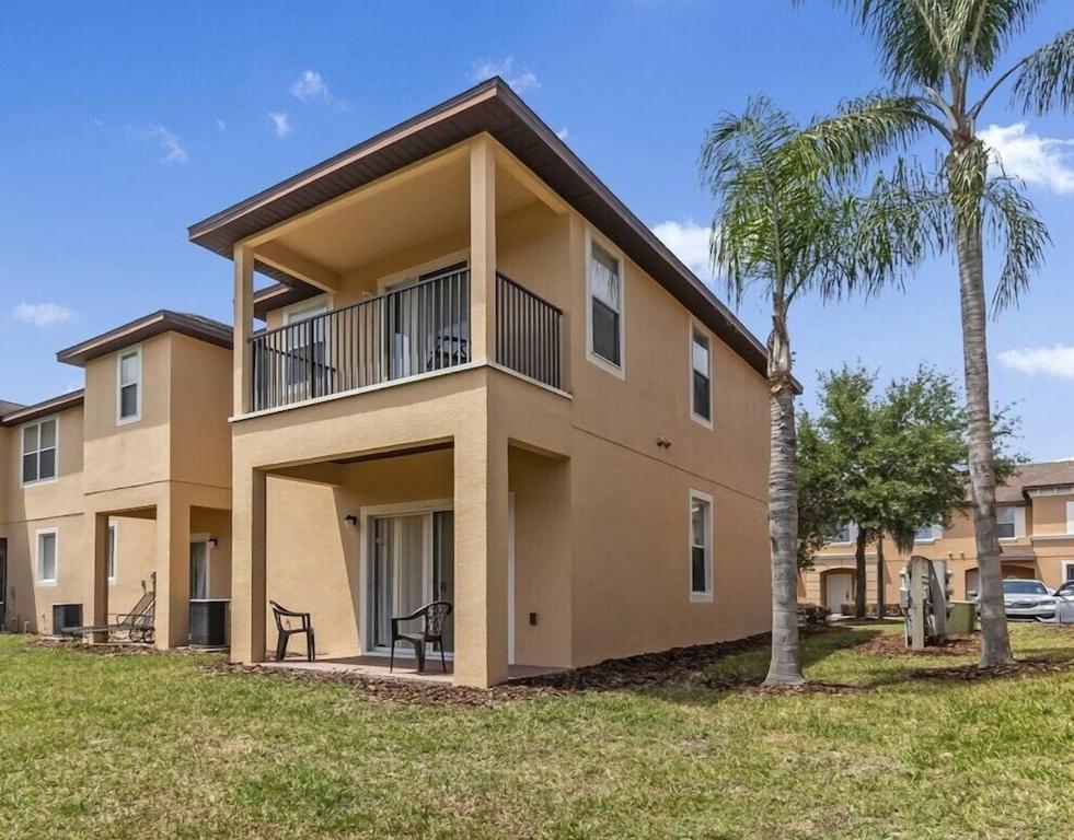 4 Bedroom Town On Regal Oaks