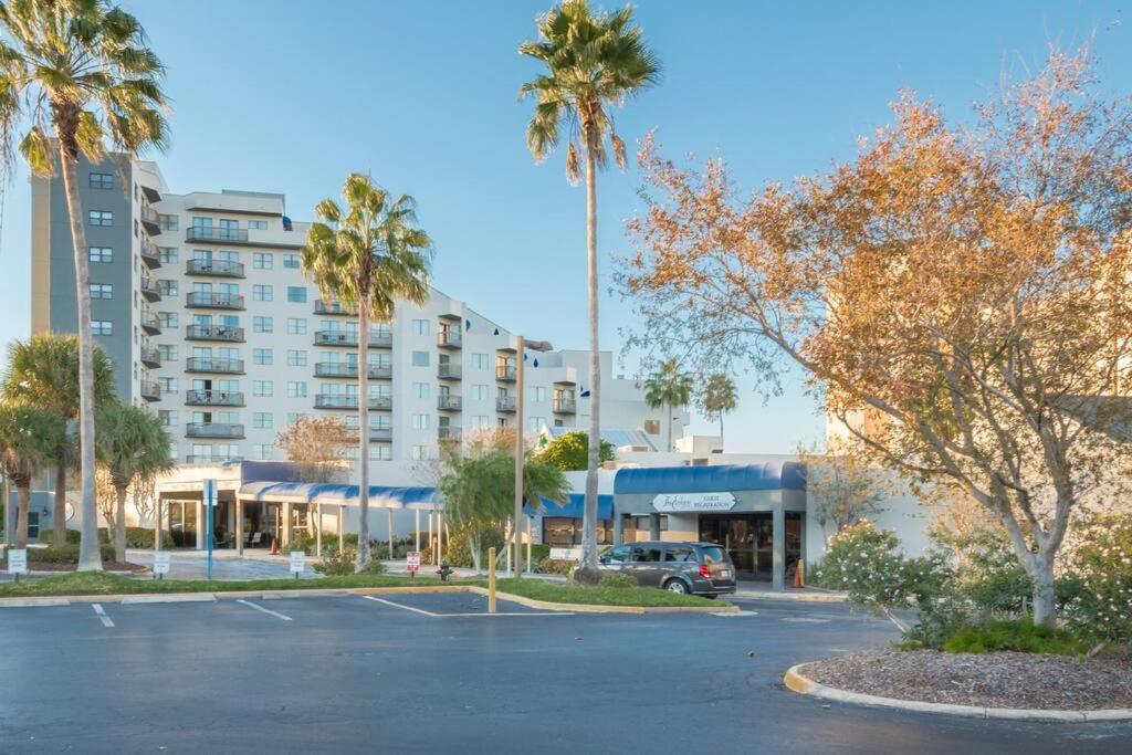 Apartment Near Universal With Great View