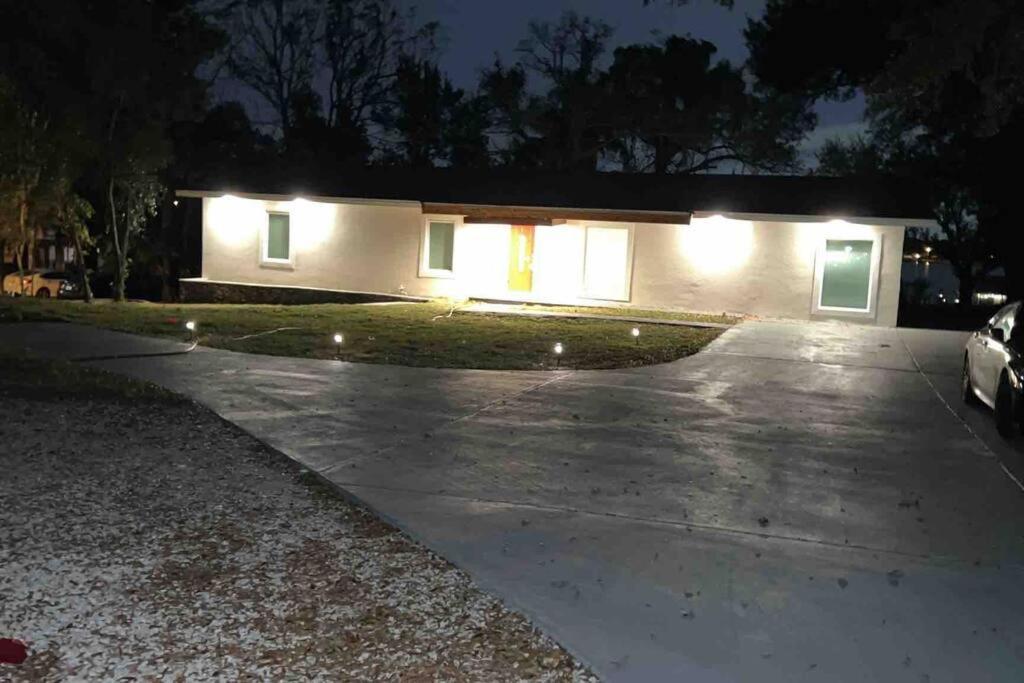 Holiday home Luxurious 5 Bedroom Lake House 3min From Universal Orlando