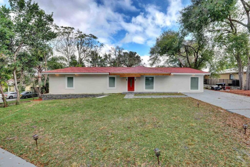 Luxurious 5 Bedroom Lake House 3min From Universal * Orlando