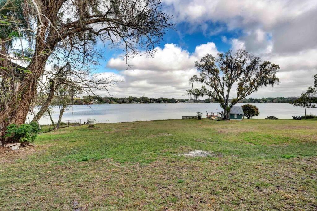 Luxurious 5 Bedroom Lake House 3min From Universal Holiday home *