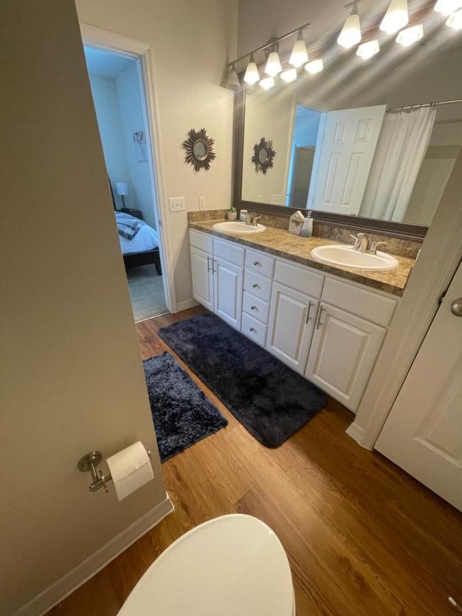 5 Star Luxury Huge 2/2 King - Close To Everything Apartment