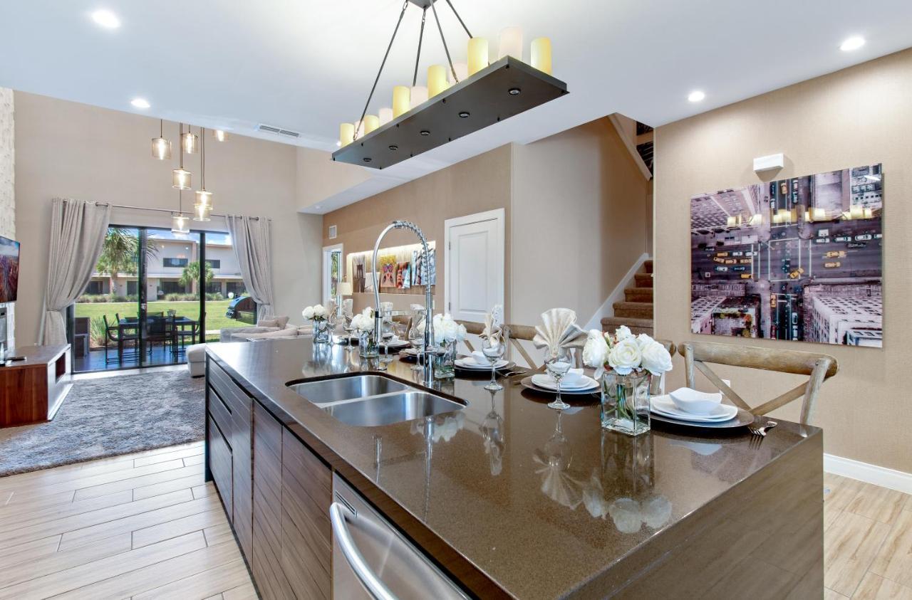 Beautiful Townhome Magic Village 1,5 Mile To Dis