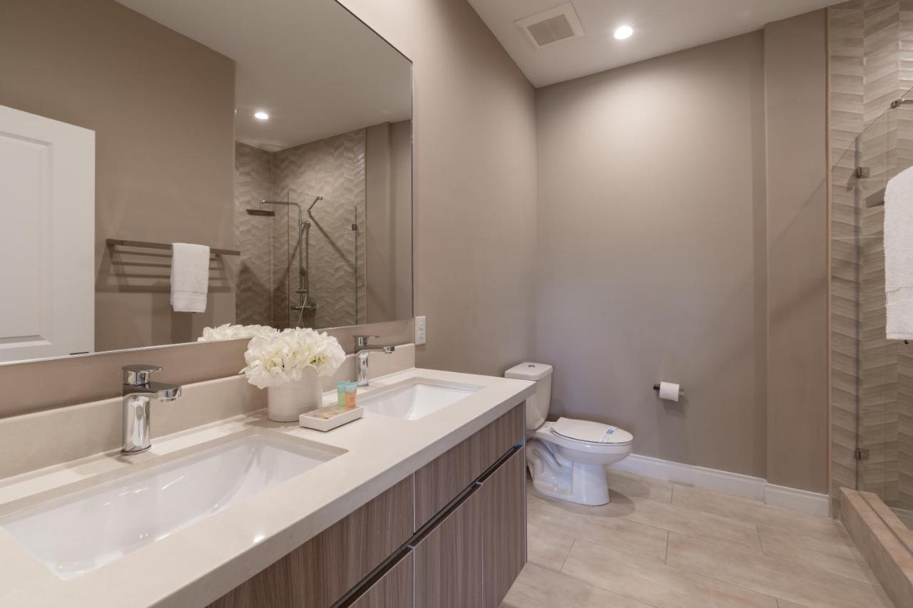 Beautiful Townhome Magic Village 1,5 Mile To Dis