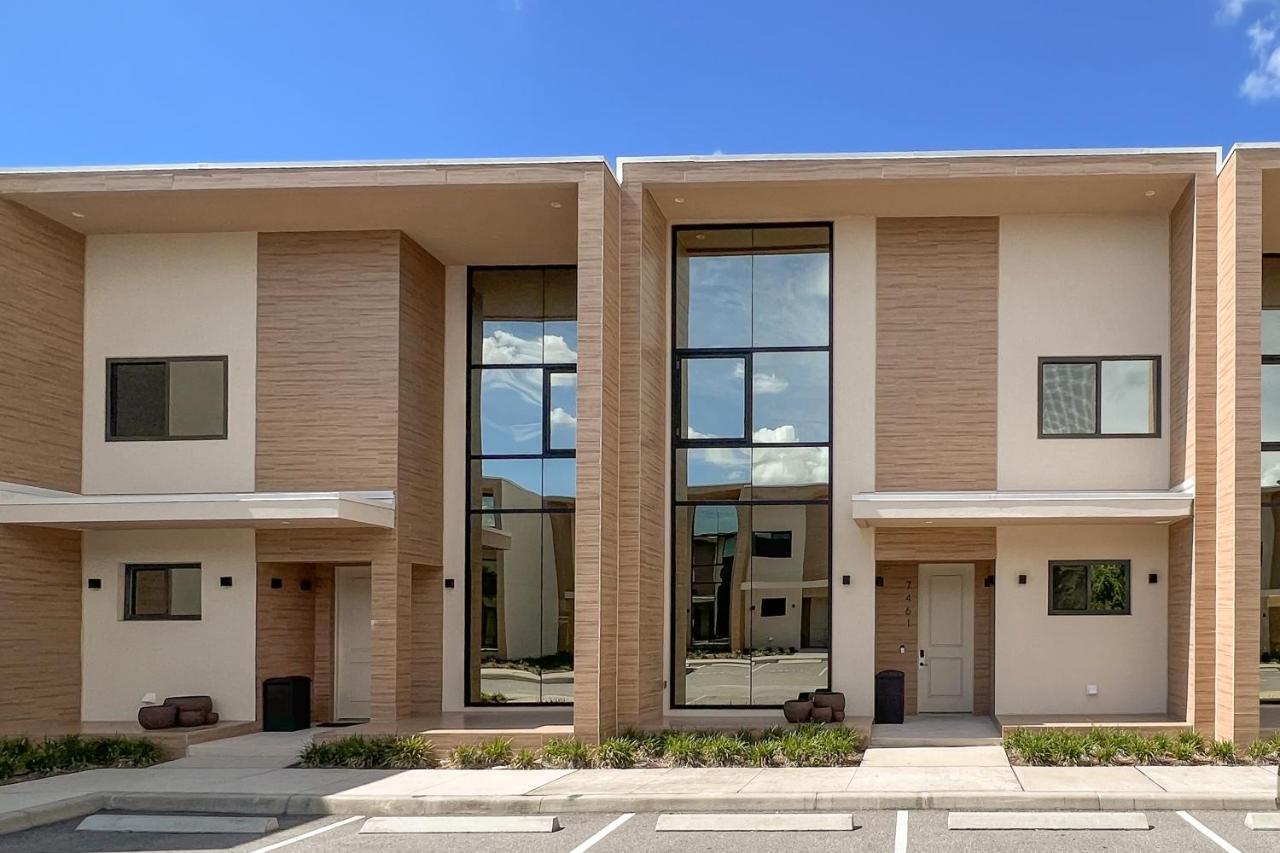Beautiful Townhome Magic Village 1,5 Mile To Dis *