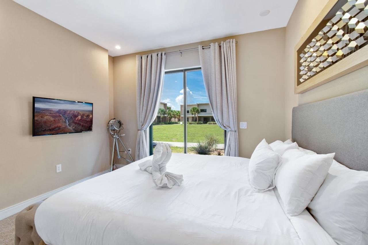 Beautiful Townhome Magic Village 1,5 Mile To Dis *