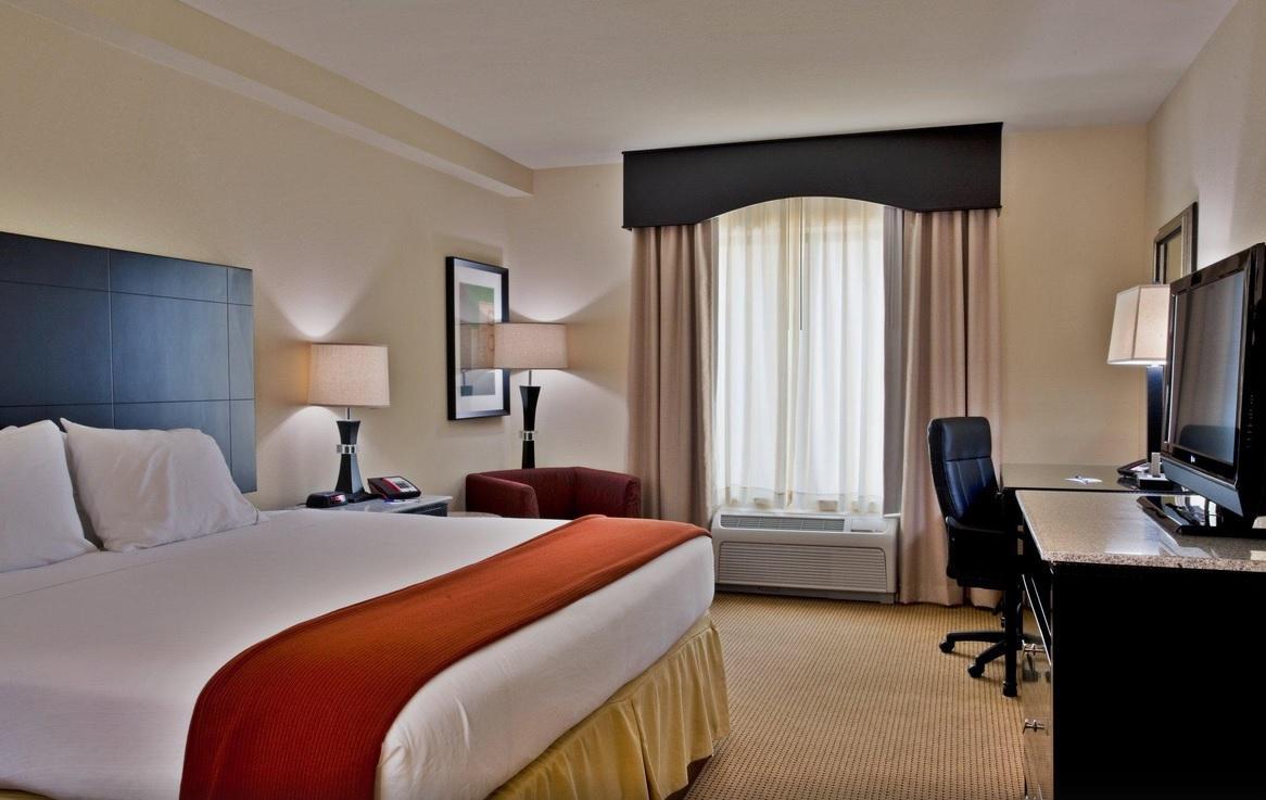 Express-international Drive By Ihg Hotel 3*