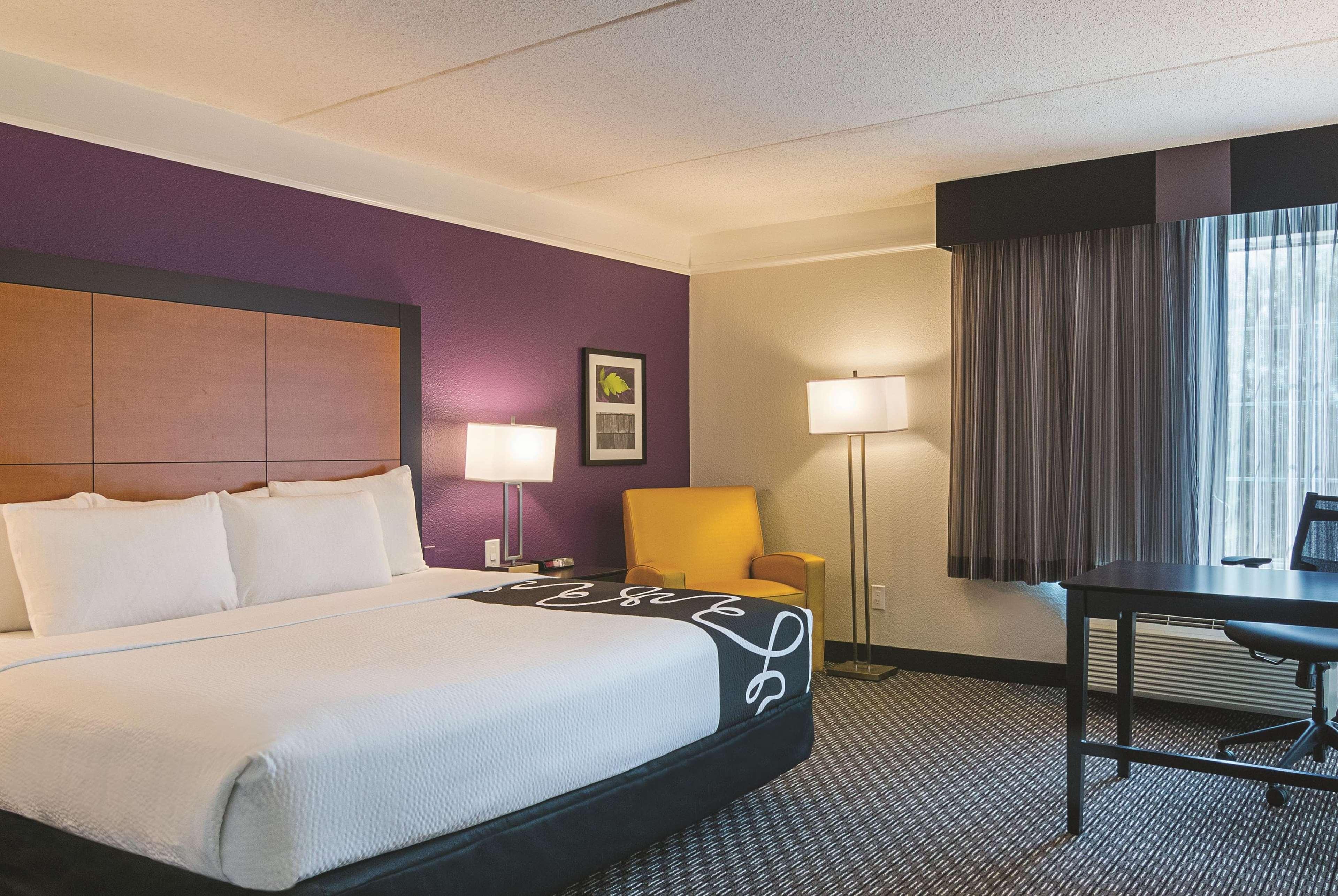 La Quinta By Wyndham Airport North Hotel