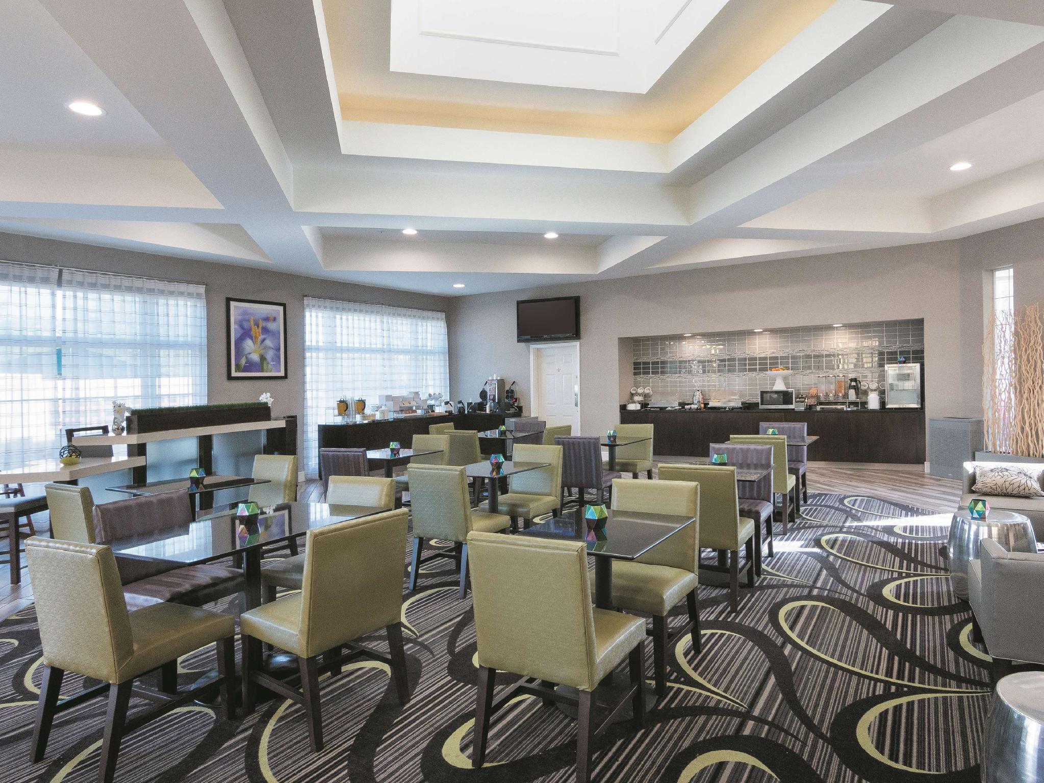La Quinta By Wyndham Airport North Hotel