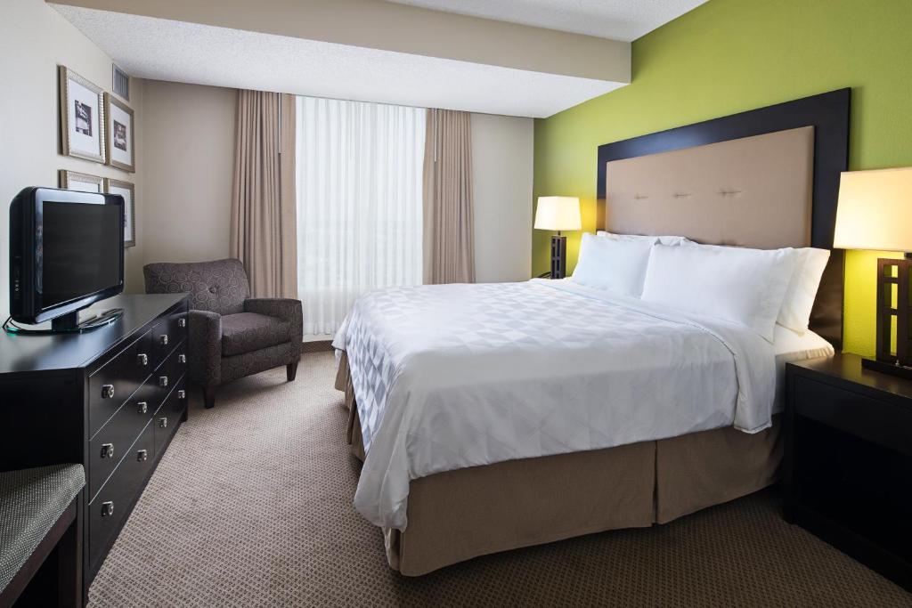 Resort & Across From Universal By Ihg 3*