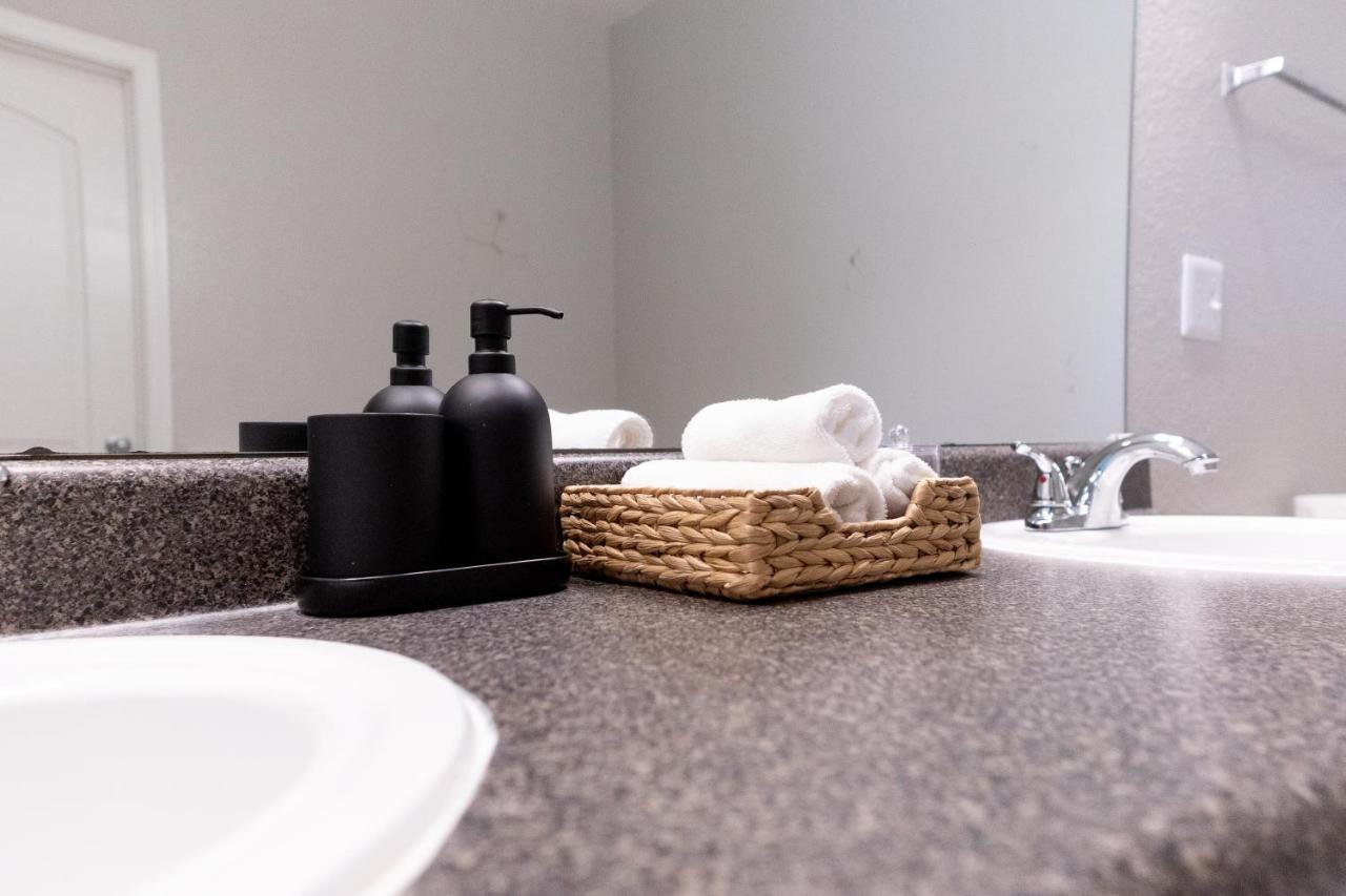 Apartment Luxurious 2-bed W/lake View And Amenities *