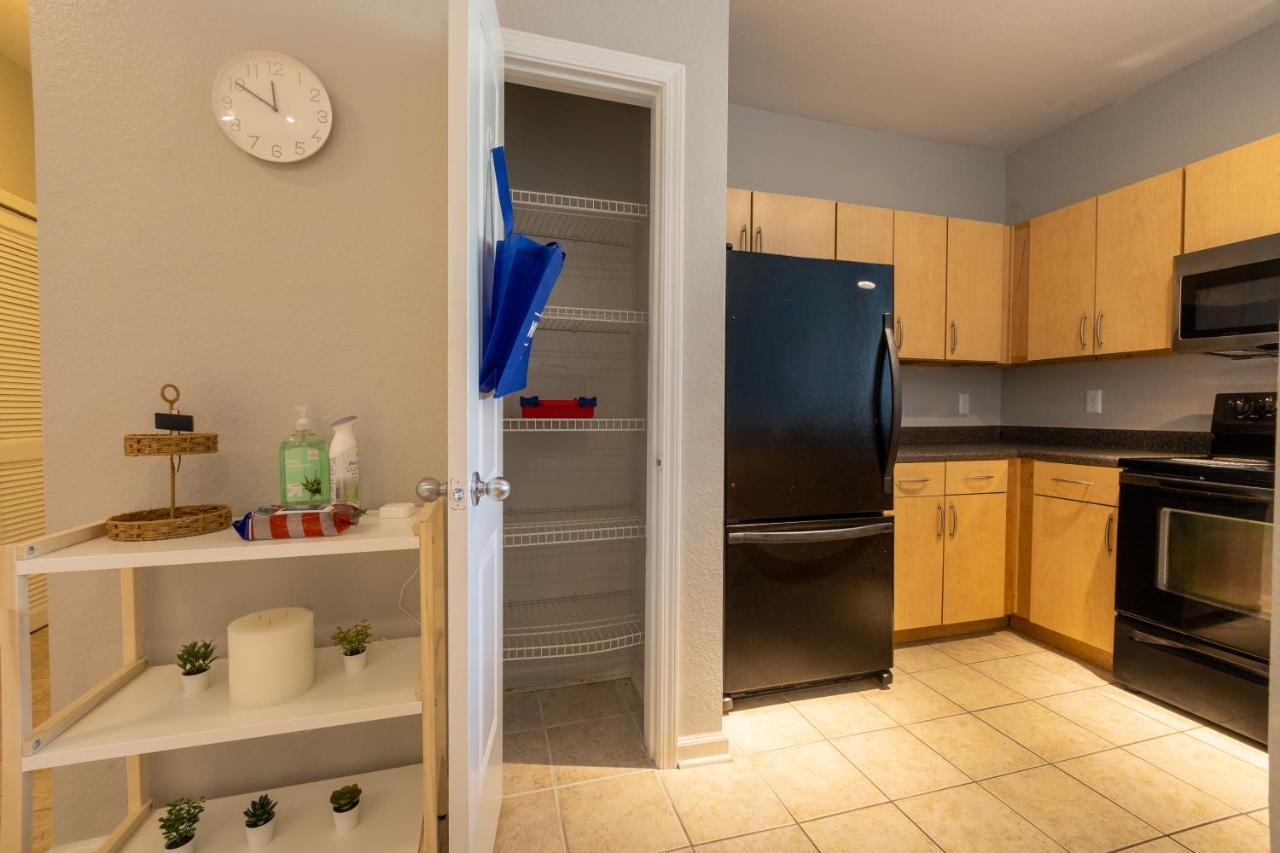 Luxurious 2-bed W/lake View And Amenities * Orlando