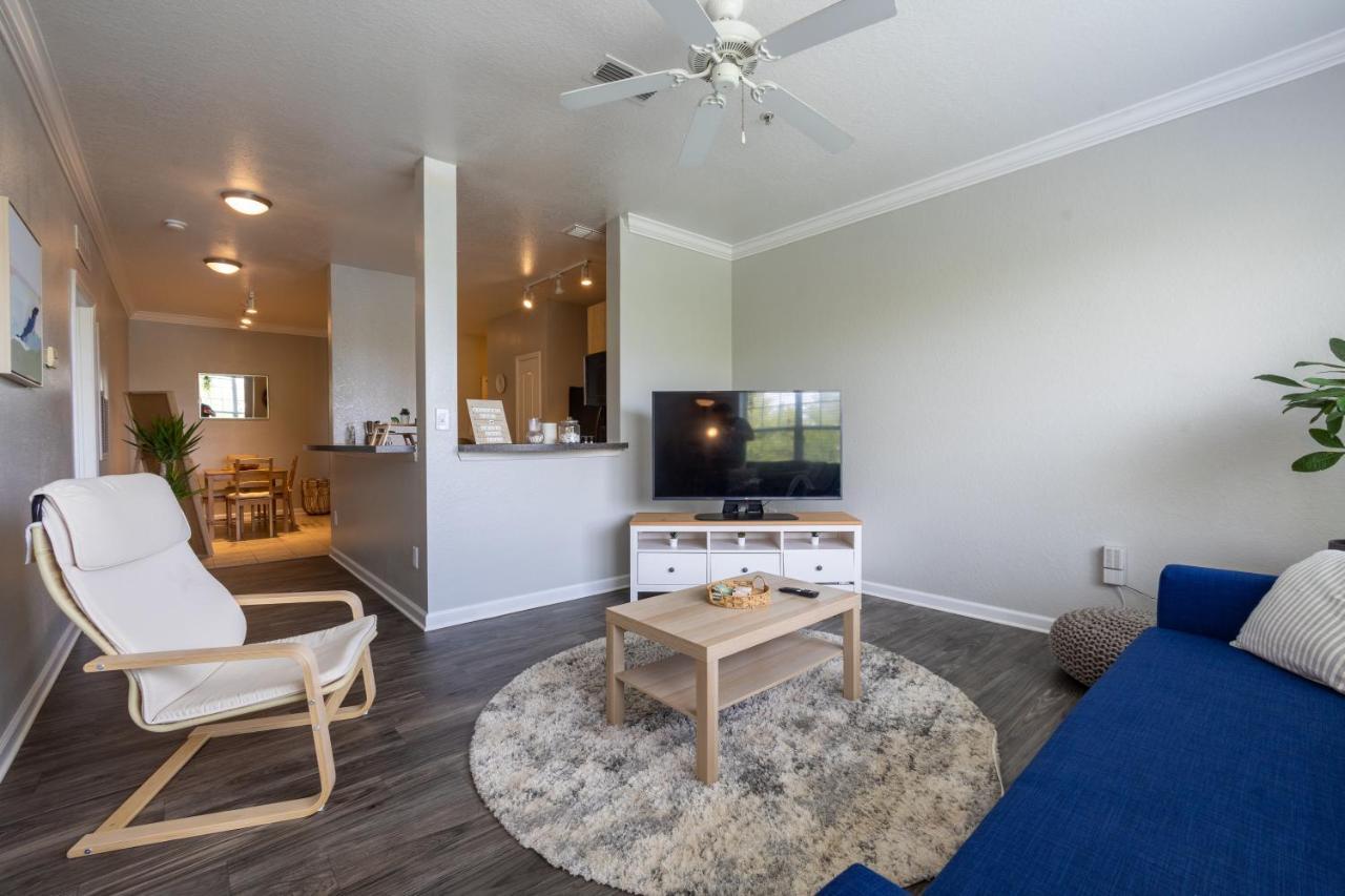 Luxurious 2-bed W/lake View And Amenities Apartment