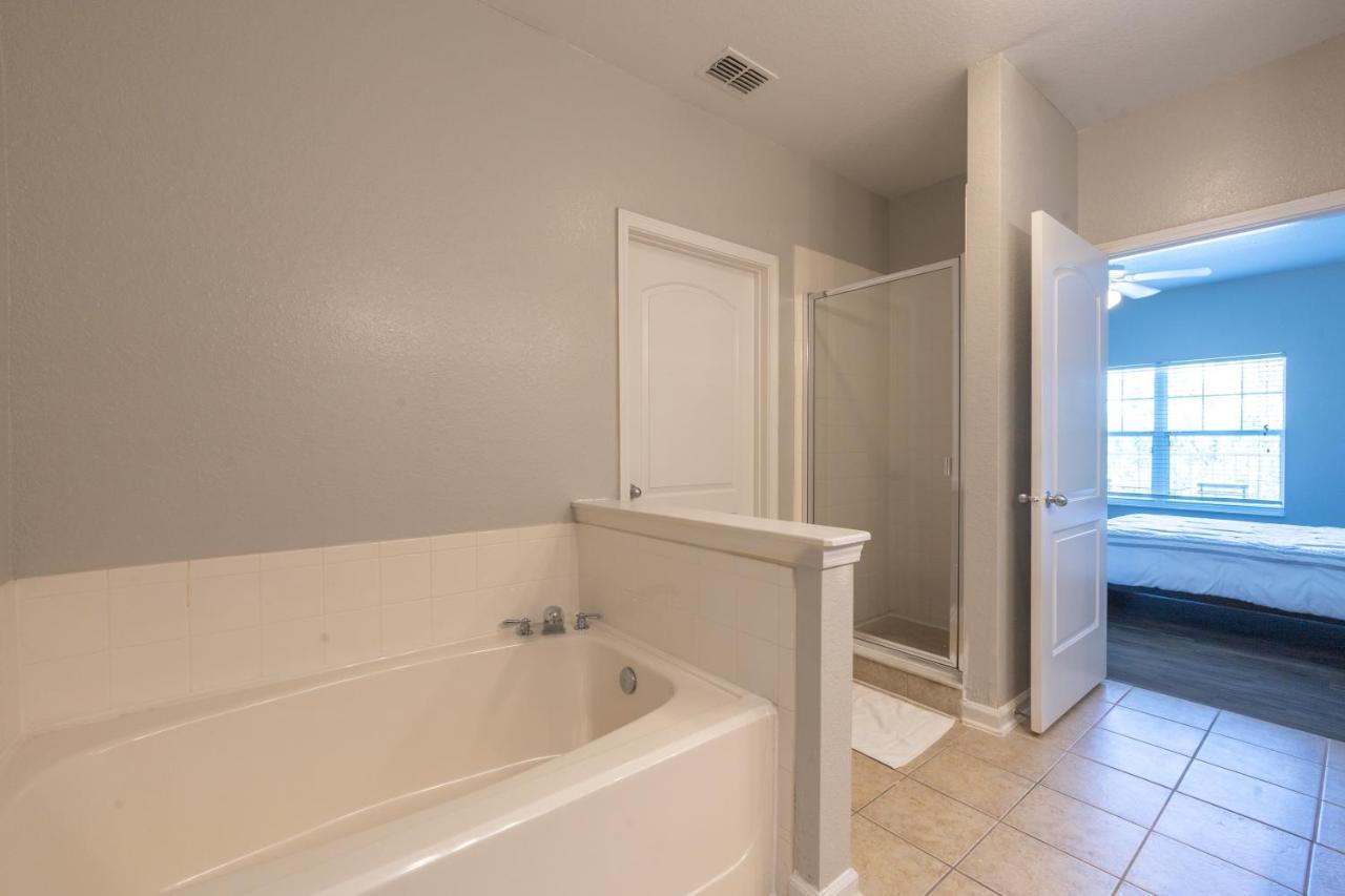 Apartment Luxurious 2-bed W/lake View And Amenities *