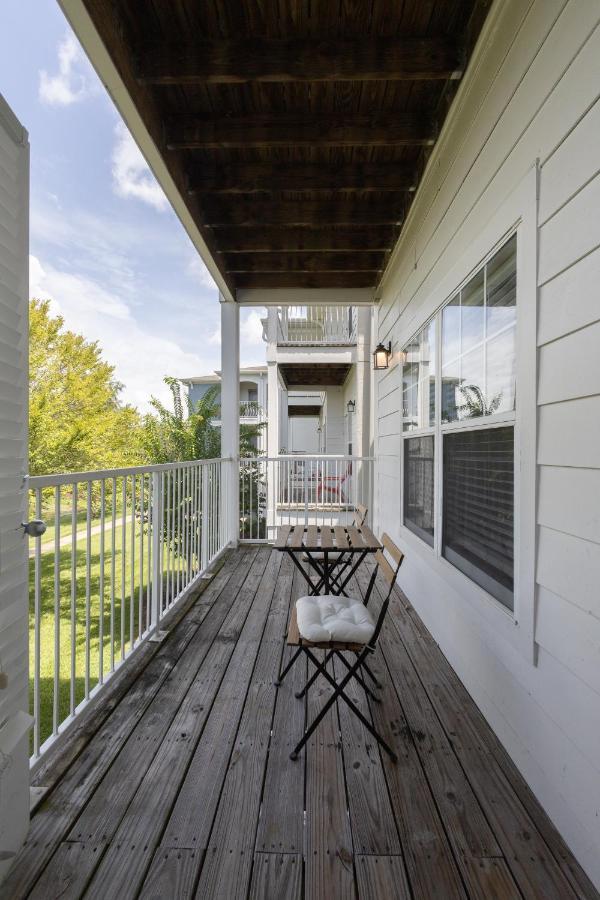 Luxurious 2-bed W/lake View And Amenities Apartment *