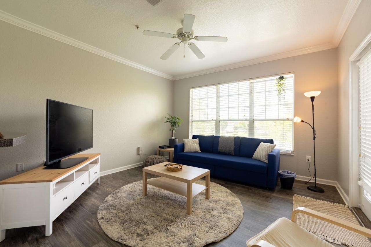 Luxurious 2-bed W/lake View And Amenities *
