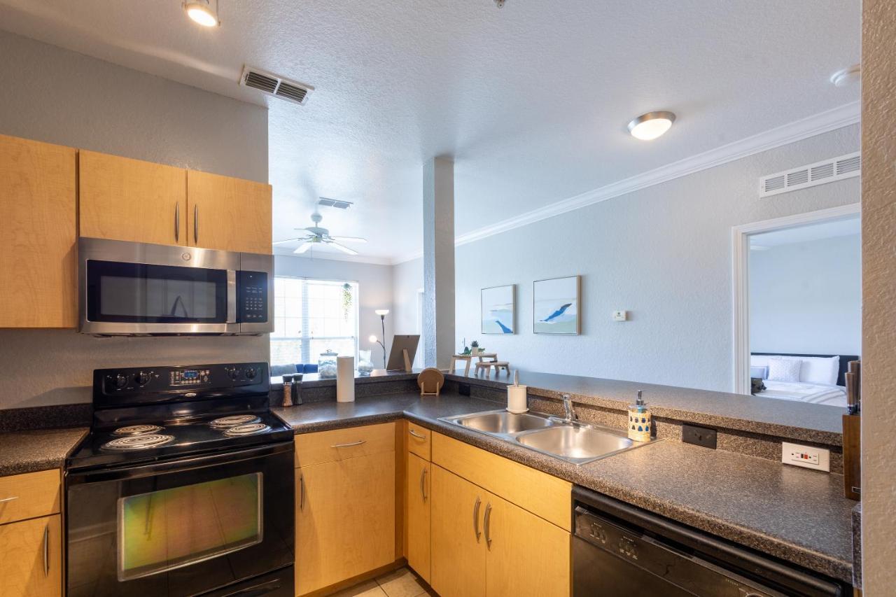 Luxurious 2-bed W/lake View And Amenities