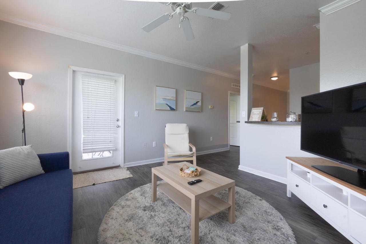 Luxurious 2-bed W/lake View And Amenities *
