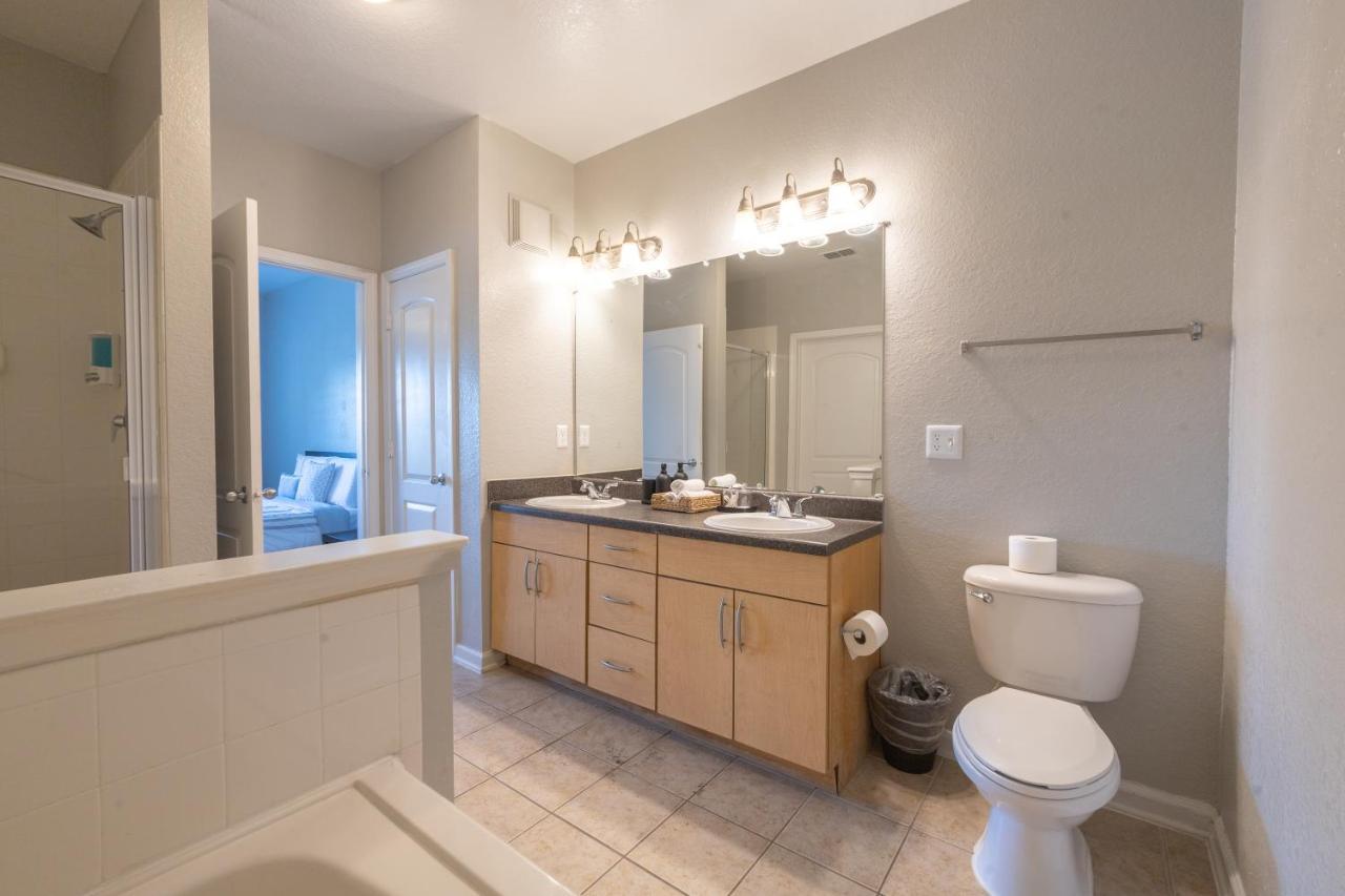 Luxurious 2-bed W/lake View And Amenities Apartment