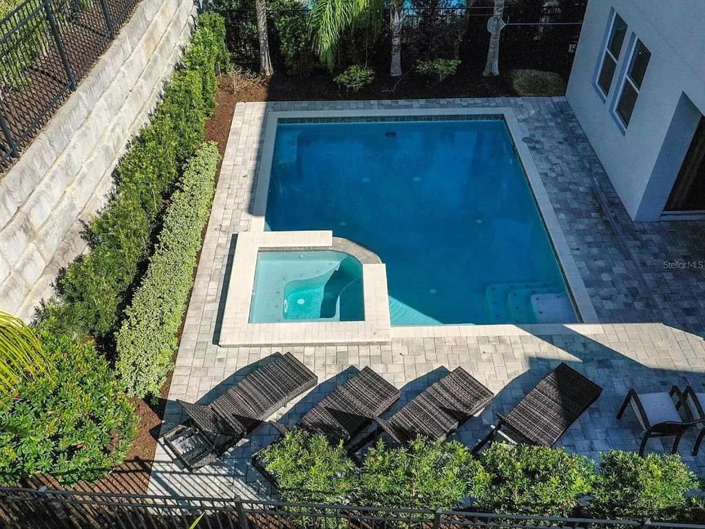 Luxurious 6 Bedroom With Private Pool &
