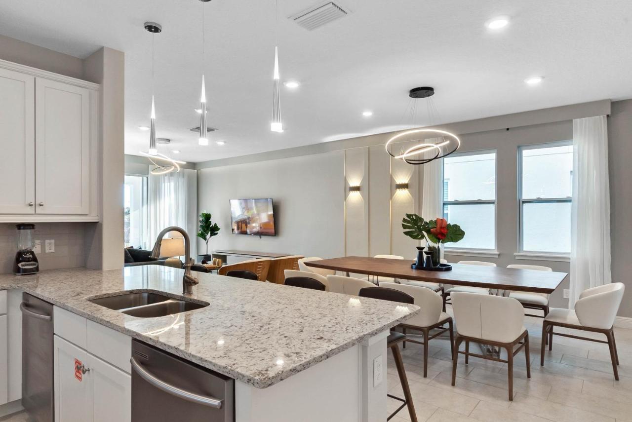 6 Bedrooms - 6 Bathrooms - Encore 7767 Wd Orlando