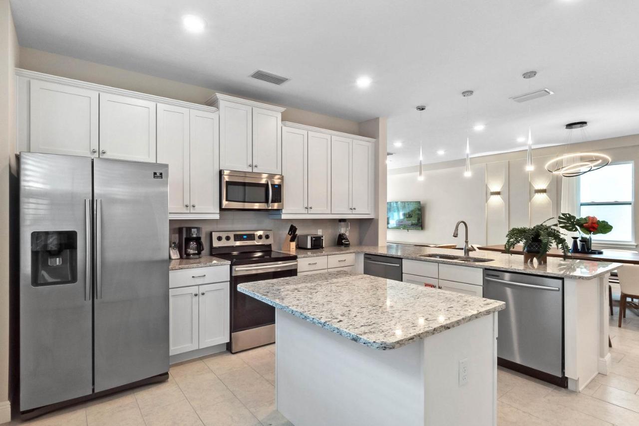 6 Bedrooms - 6 Bathrooms - Encore 7767 Wd Holiday home