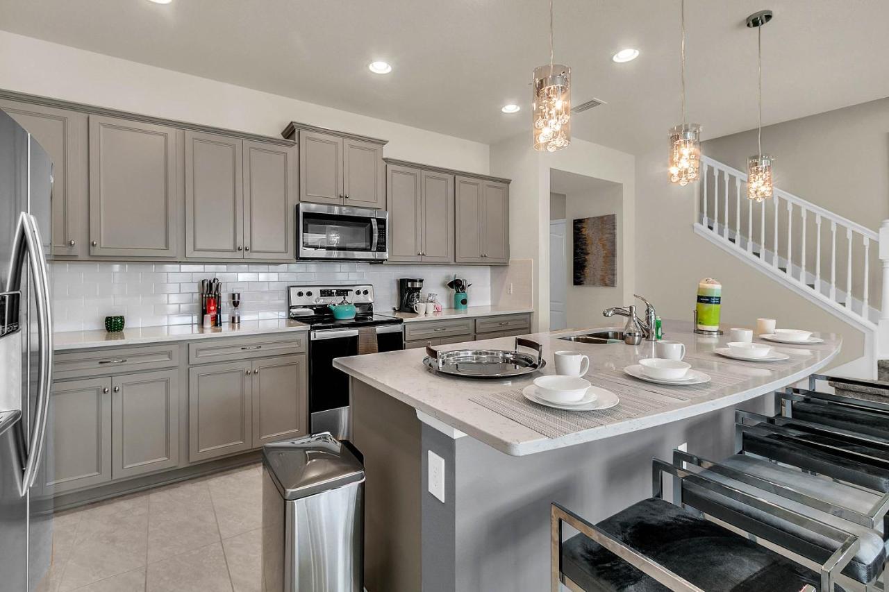 5 Bedrooms - 4,5 Bathrooms - Windsor At Westside 8928 Sa