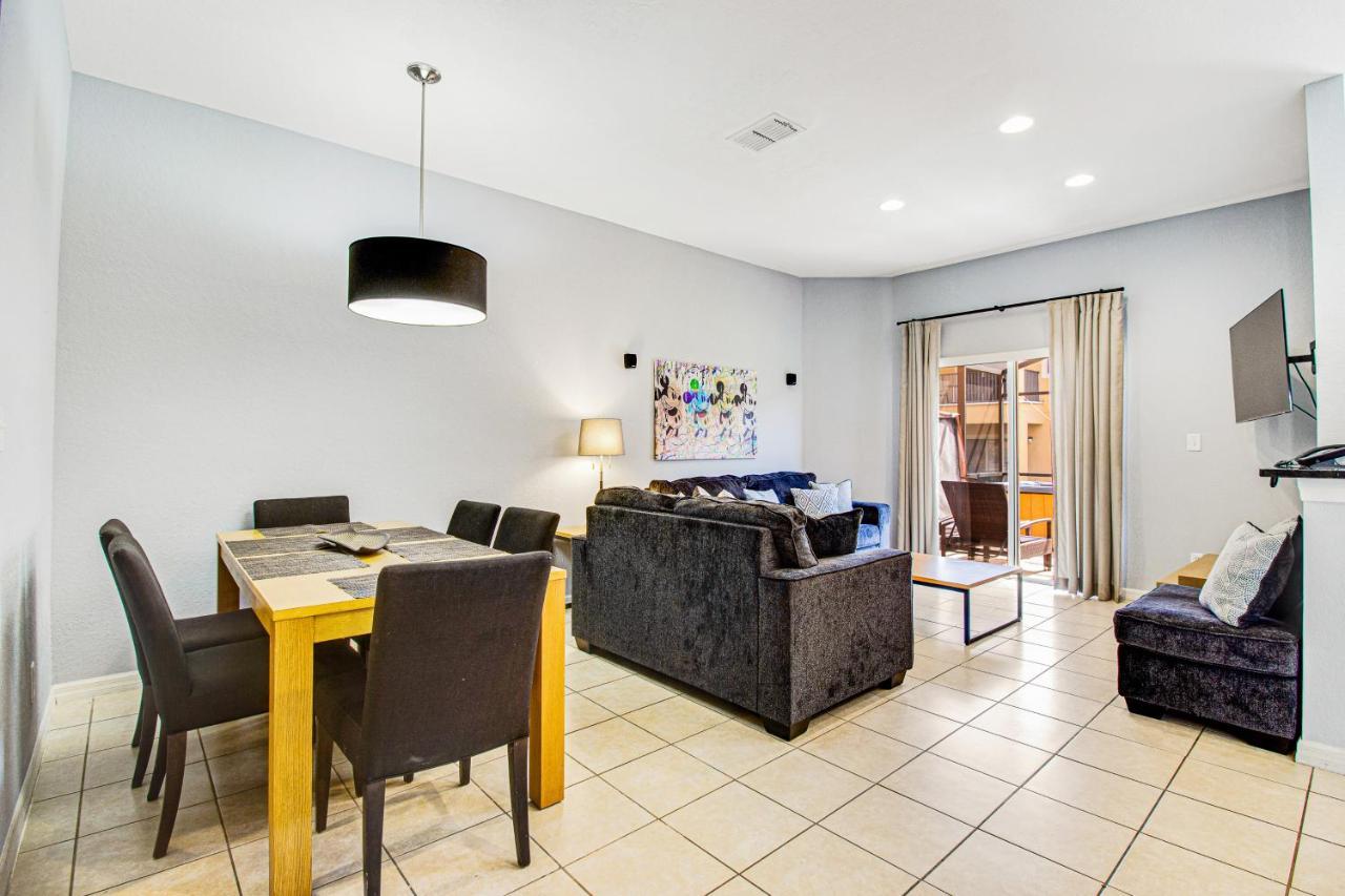 Modern Retreat At Regal Oaks Holiday home *