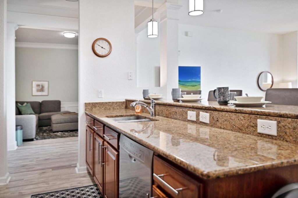 Apartment 3 Bed Penthouse Near Convention Center! Orlando
