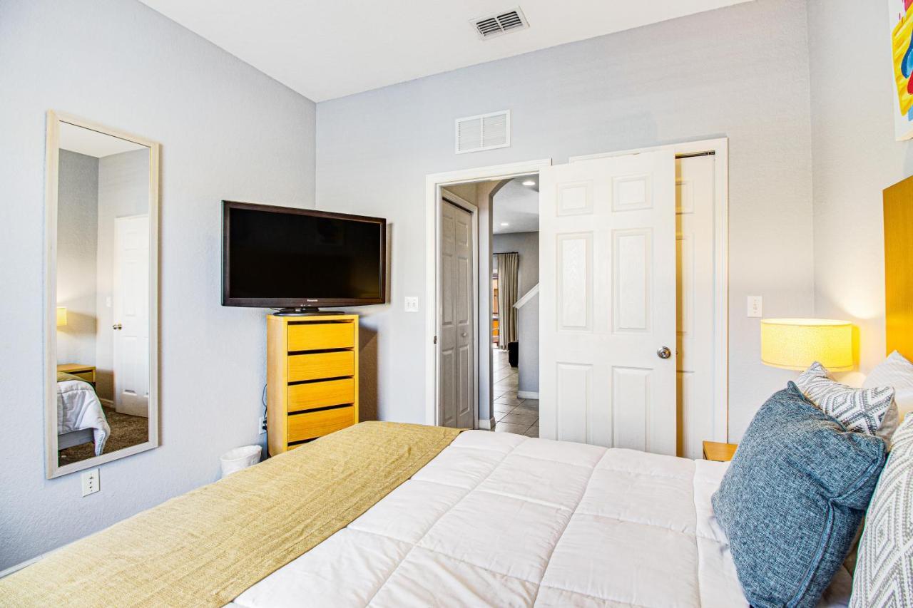 Modern Retreat At Regal Oaks Orlando