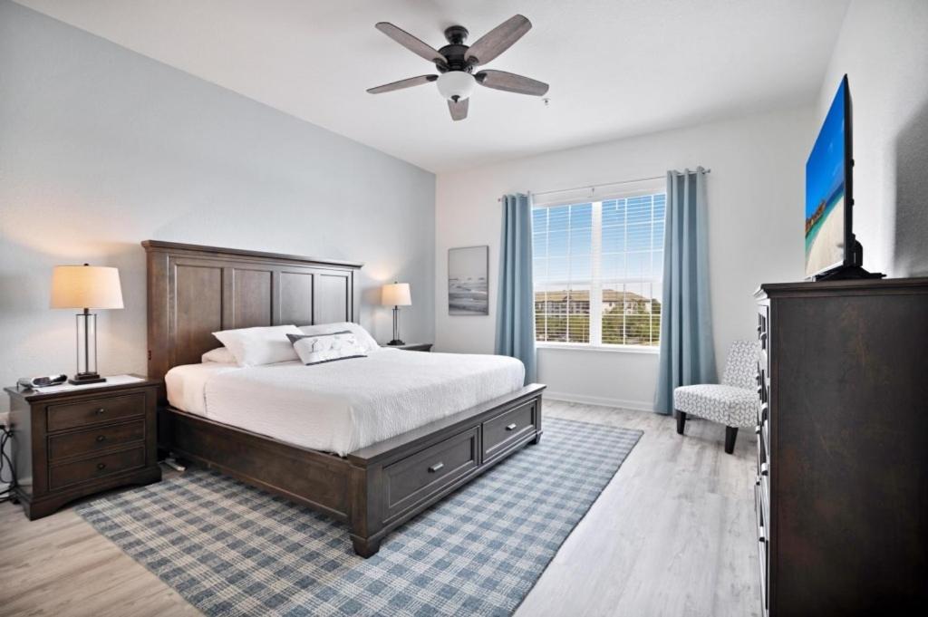 3 Bed Penthouse Near Convention Center! *