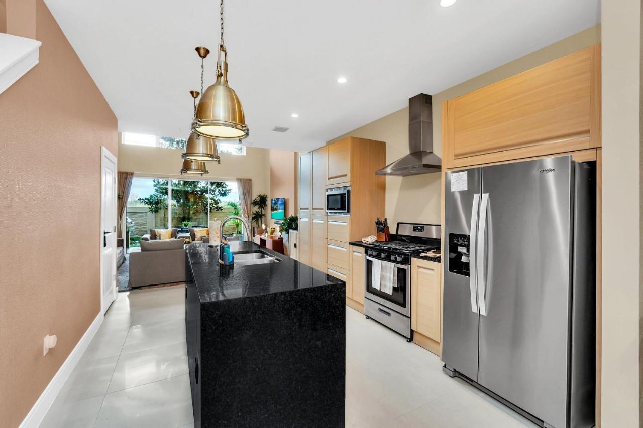 Villa Luxury Less Than A Mile From Disneyworld -bonus Elevator- *