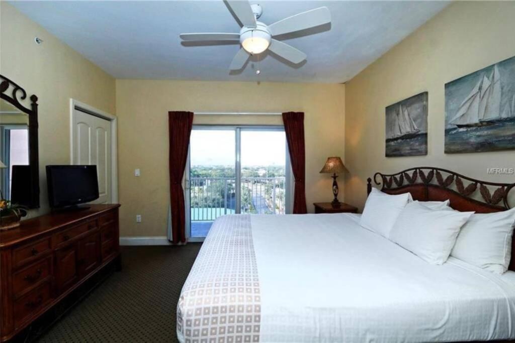 2 Bedroom With Spectacular Views Apartment *