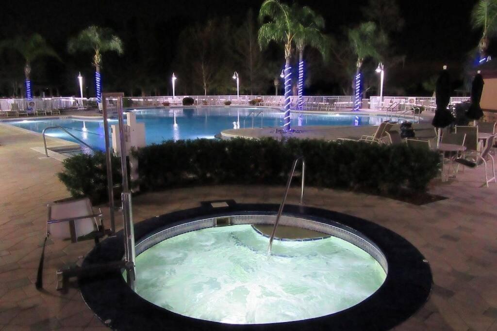 2 Bedroom With Spectacular Views Apartment *