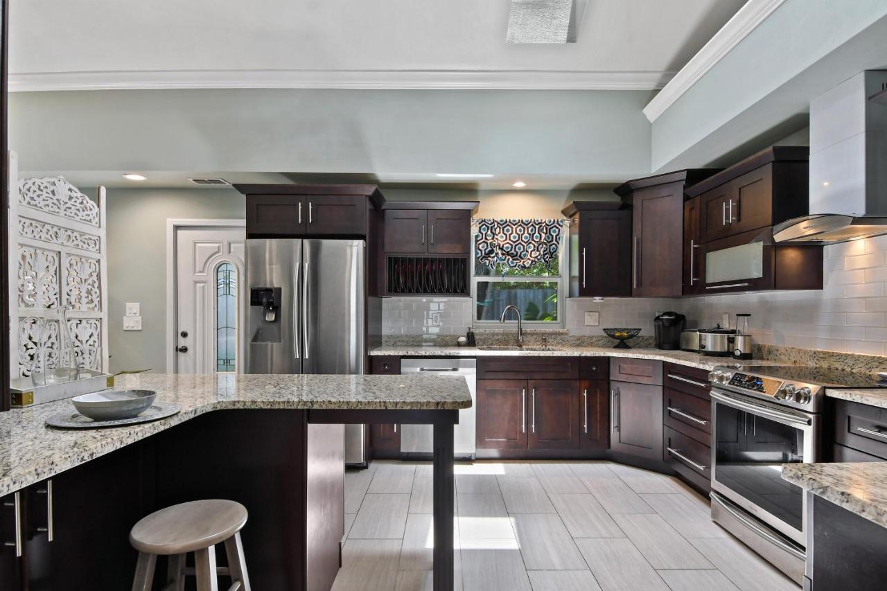 Villa 5bd 4bath Villa, Amazing Outdoor Space, Pet Friendly *
