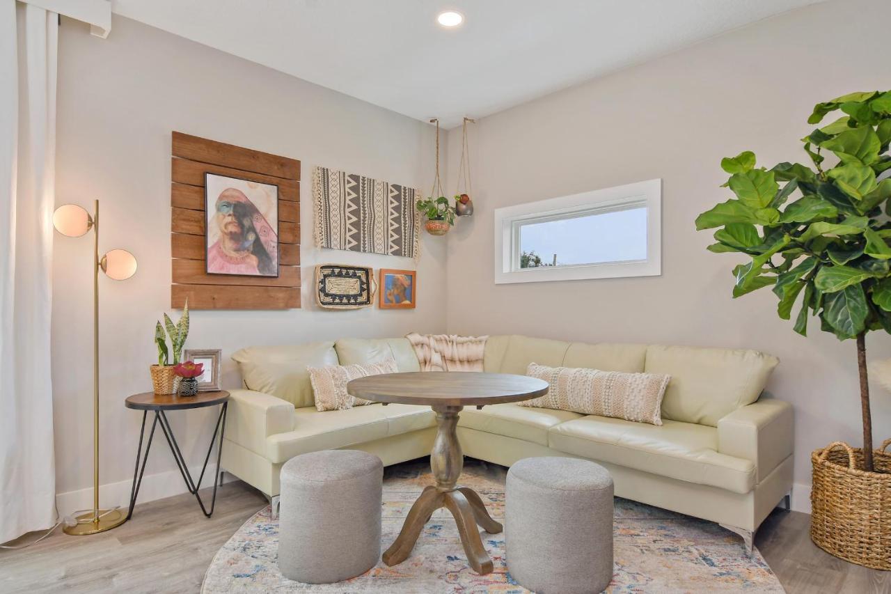 Villa 5bd 4bath Villa, Amazing Outdoor Space, Pet Friendly *