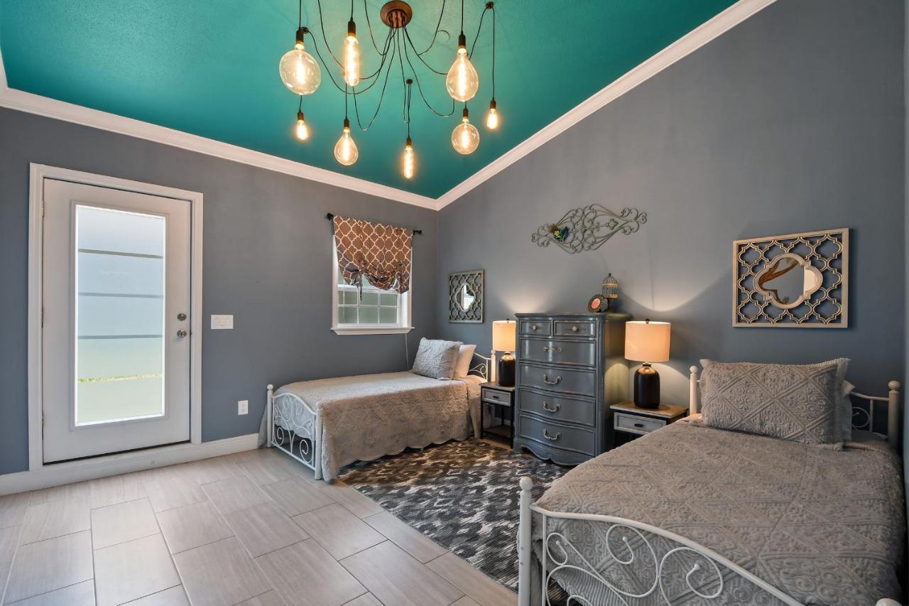 5bd 4bath Villa, Amazing Outdoor Space, Pet Friendly *