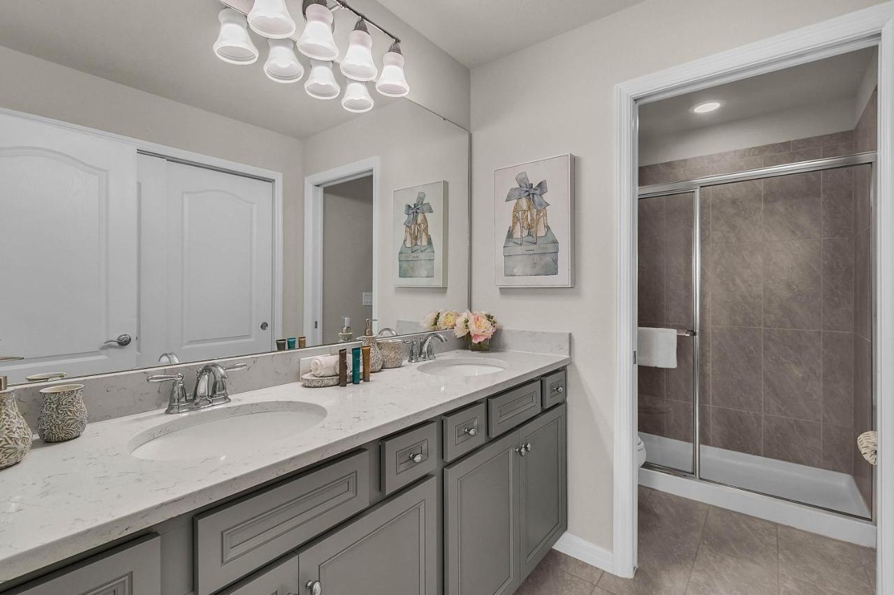 5 Bedrooms - 4,5 Bathrooms - Windsor At Westside 8928 Sa