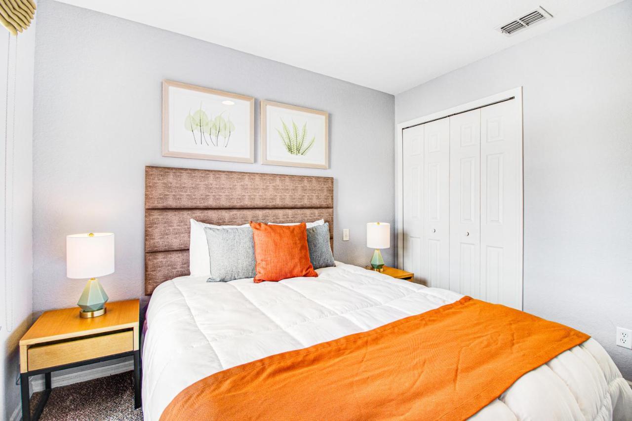 Holiday home Modern Retreat At Regal Oaks *