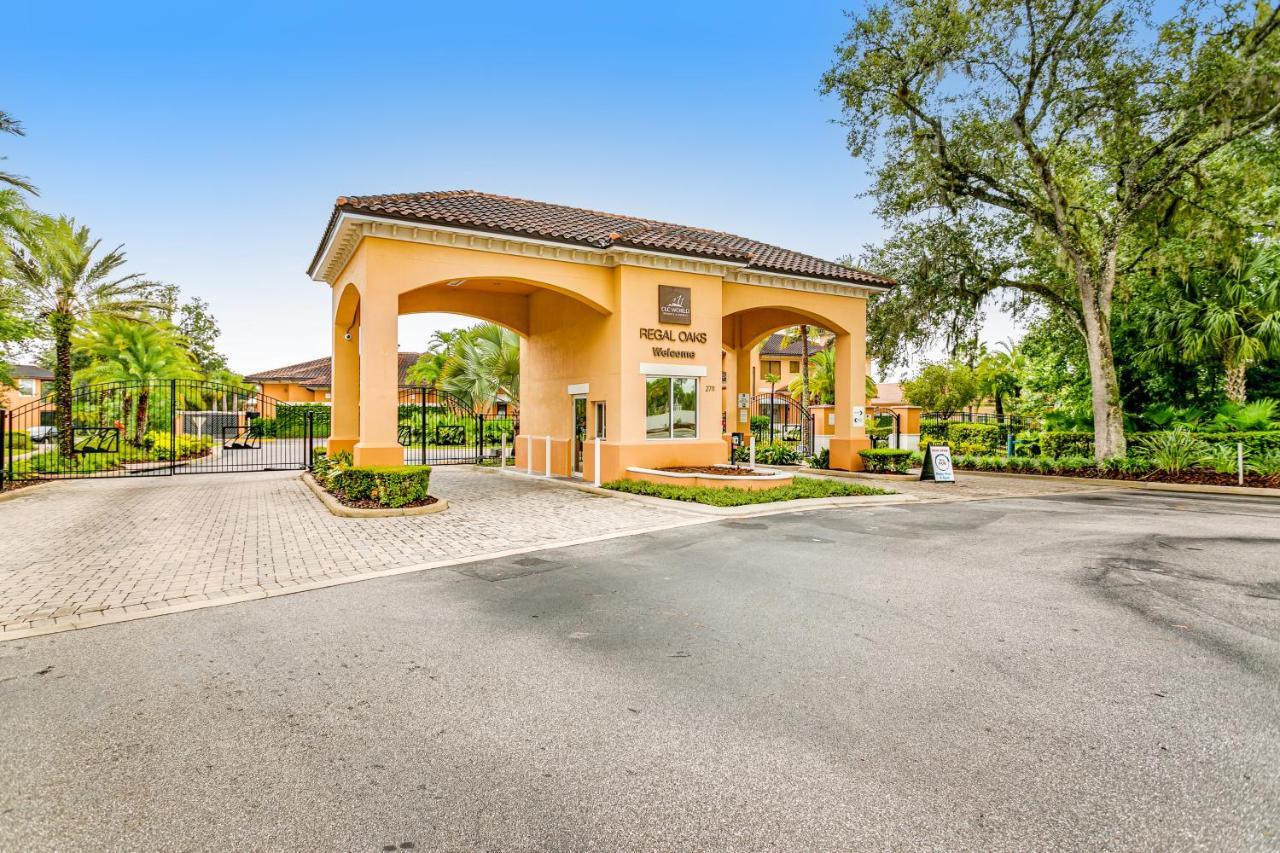 Modern Retreat At Regal Oaks