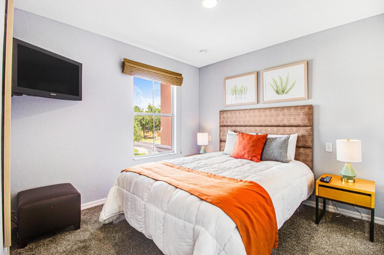Modern Retreat At Regal Oaks Holiday home
