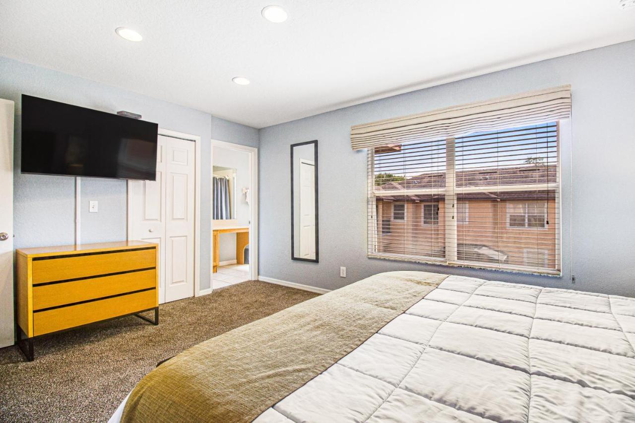 Holiday home Modern Retreat At Regal Oaks Orlando