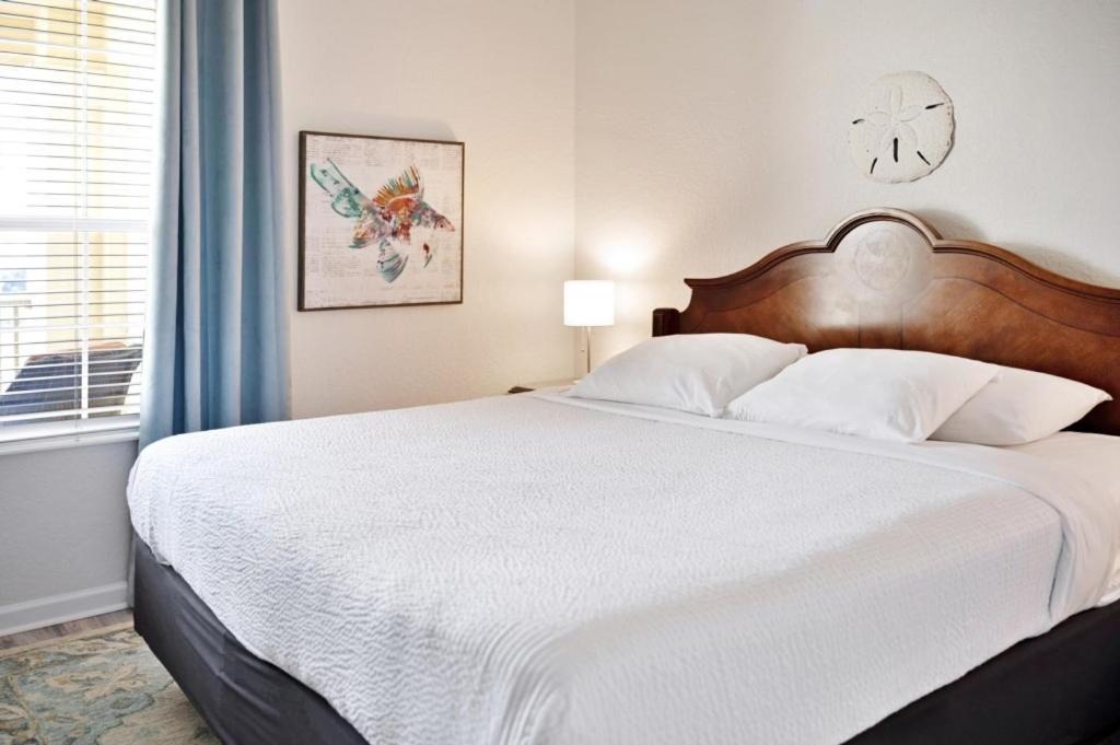 3 Bed Penthouse Near Convention Center! *