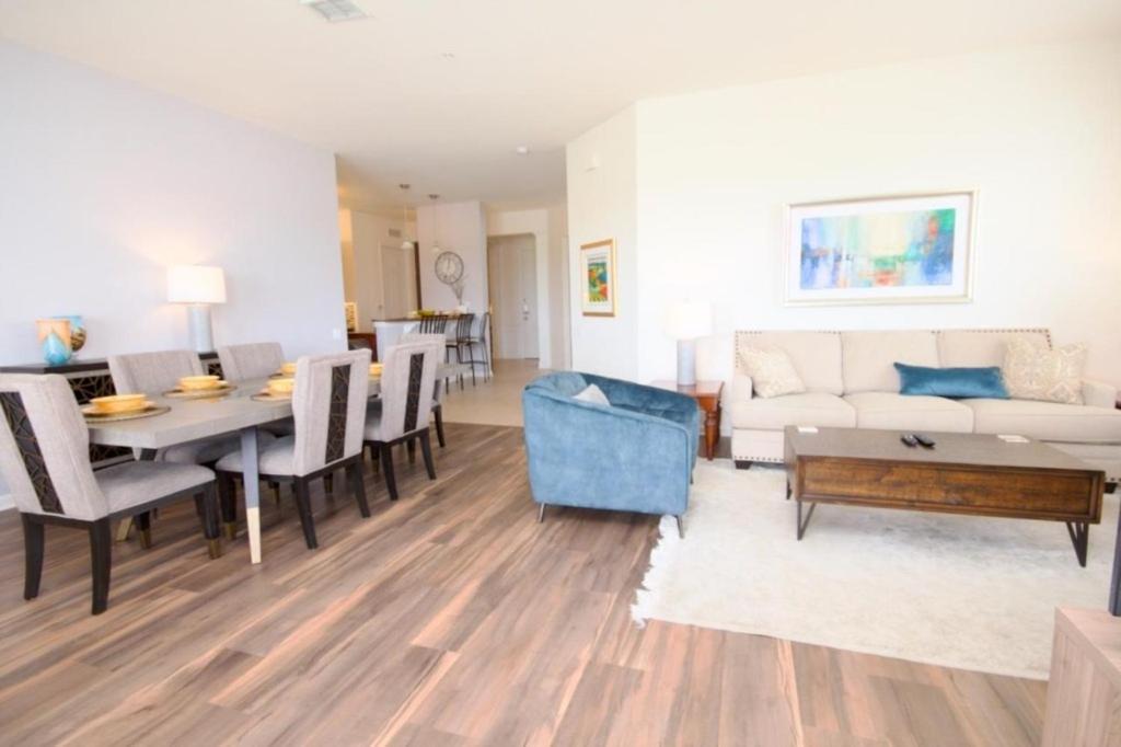 Penthouse View 3 Bed Convention Center Apartment *
