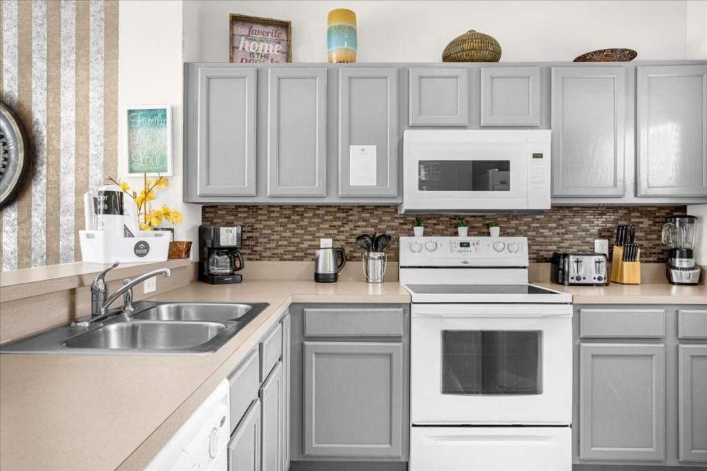 3 Bedrooms - 2,5 Bathrooms - Encantada 3091 Yl *