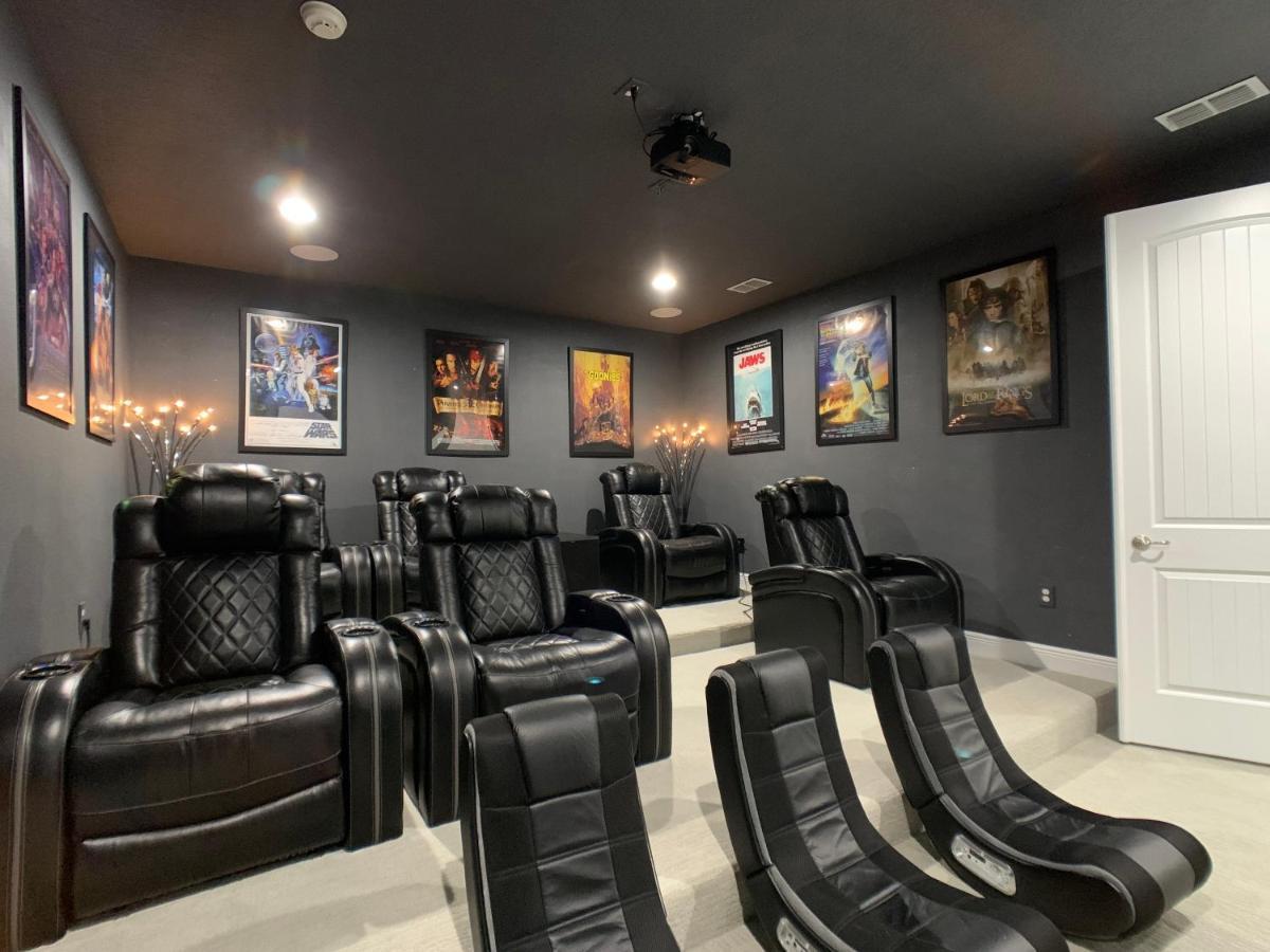 Stunning 11 Bedroom Themed House With Huge Pool Near Disney Holiday home Orlando