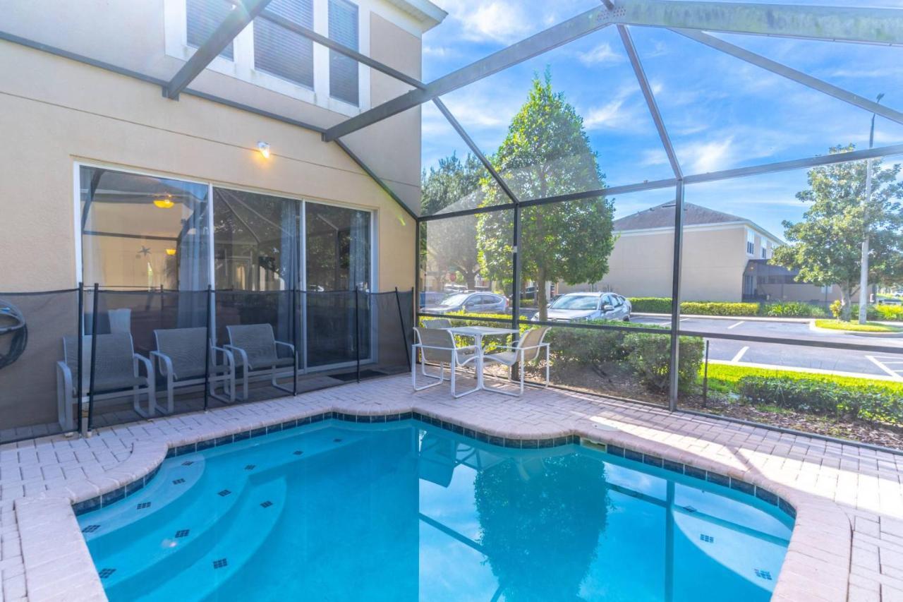 2582 Windsor Hills