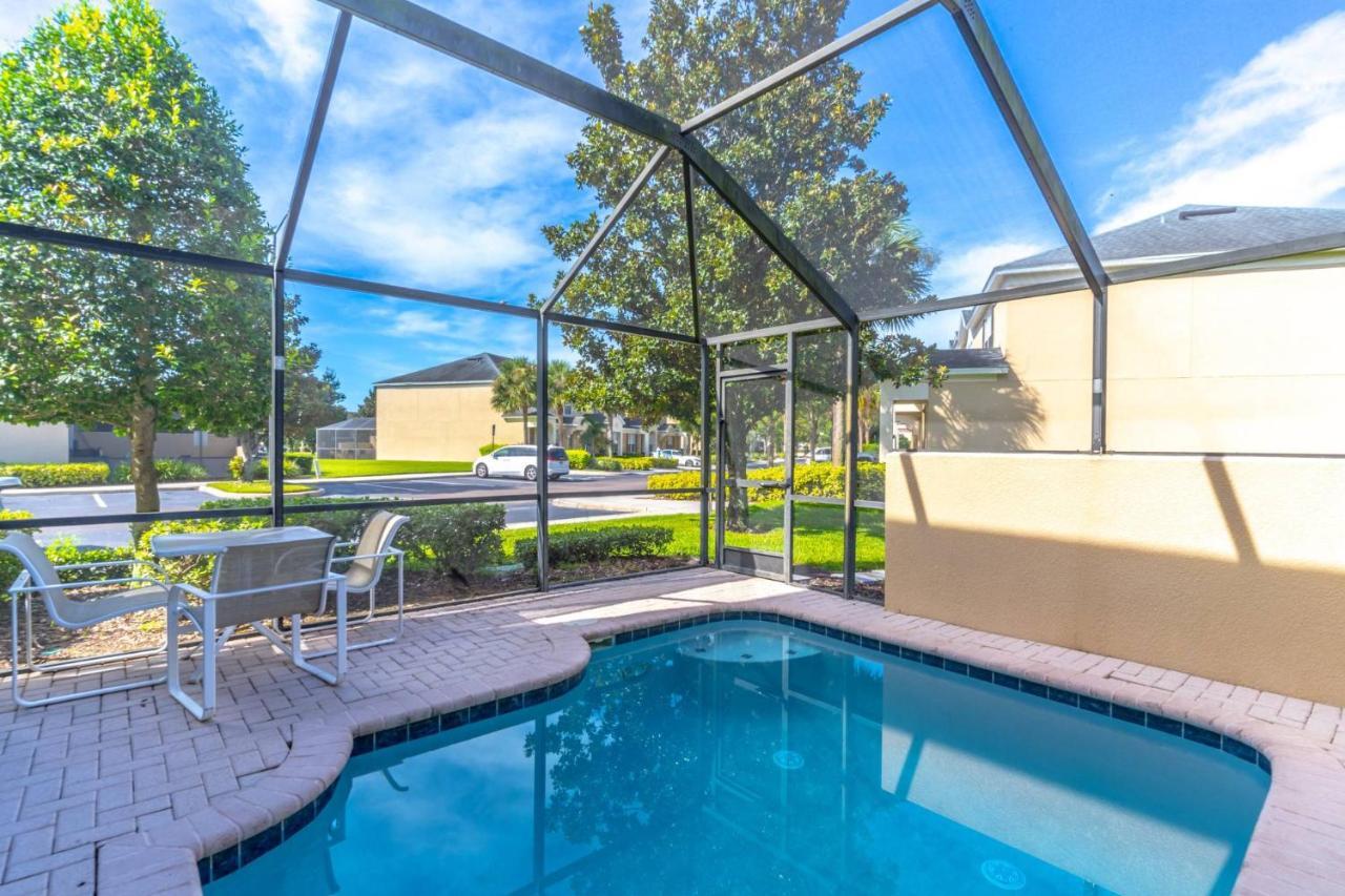 2582 Windsor Hills