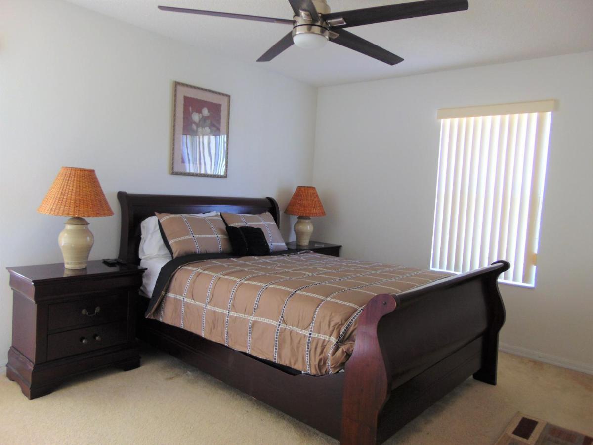 279 Square Meter Luxury Waterfront Home, Private Pool 15 Minutes From Disney! Villa